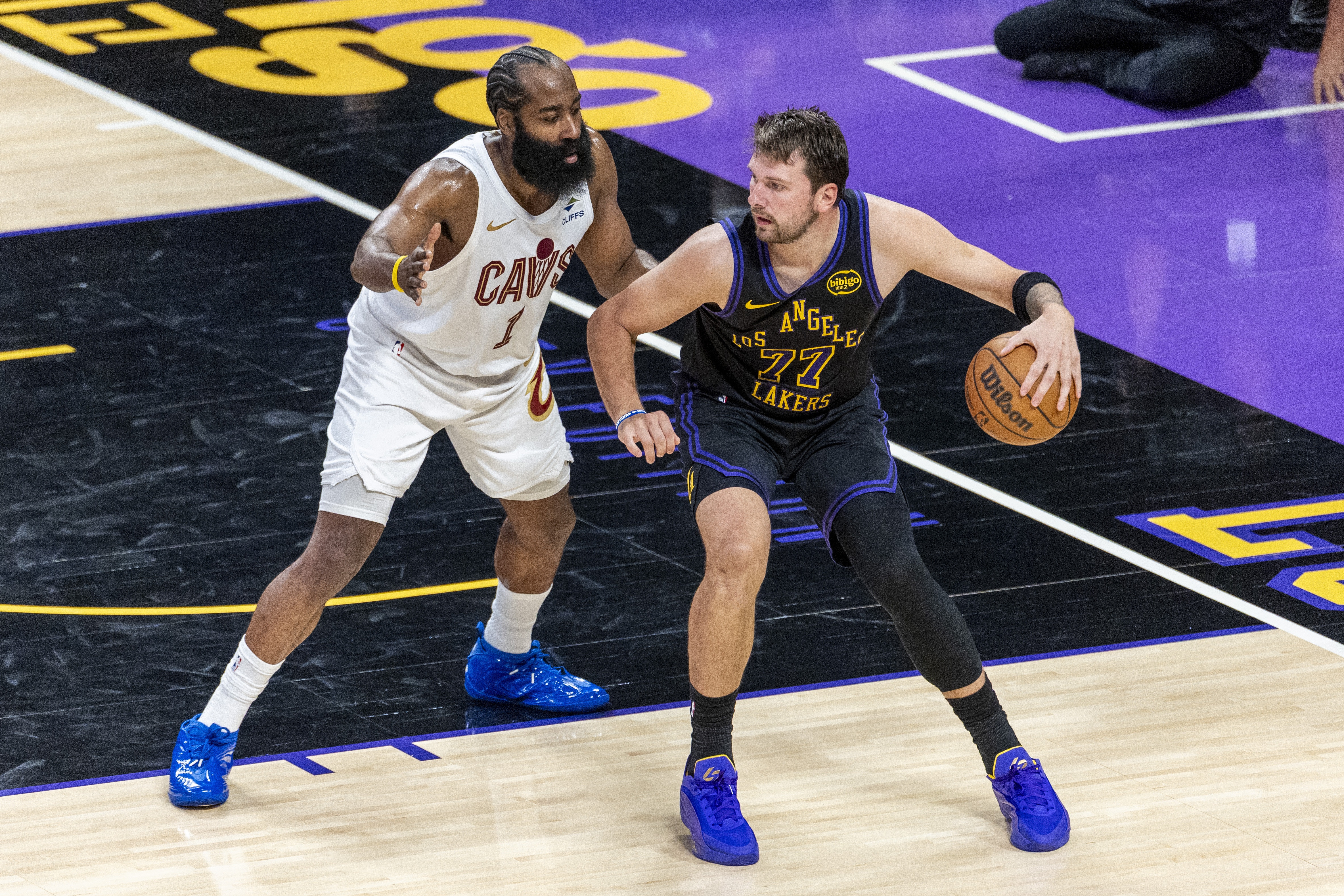 卡梅隆·约翰逊：霍勒迪防守预判顶级 东契奇哈登进攻欺骗性强